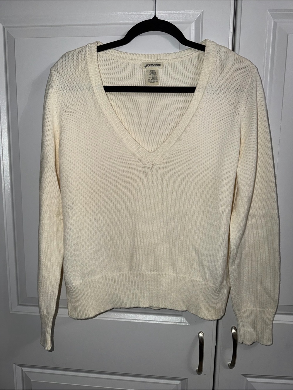 Vintage y2k styled St. John's Bay Women's V-Neck Sweater Cream Size Large